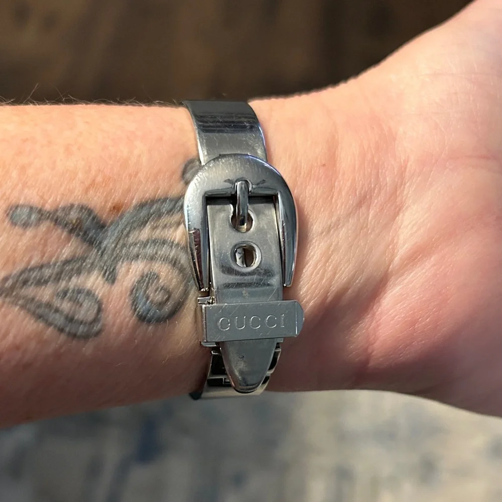 318. Gucci 6700L watch with COA